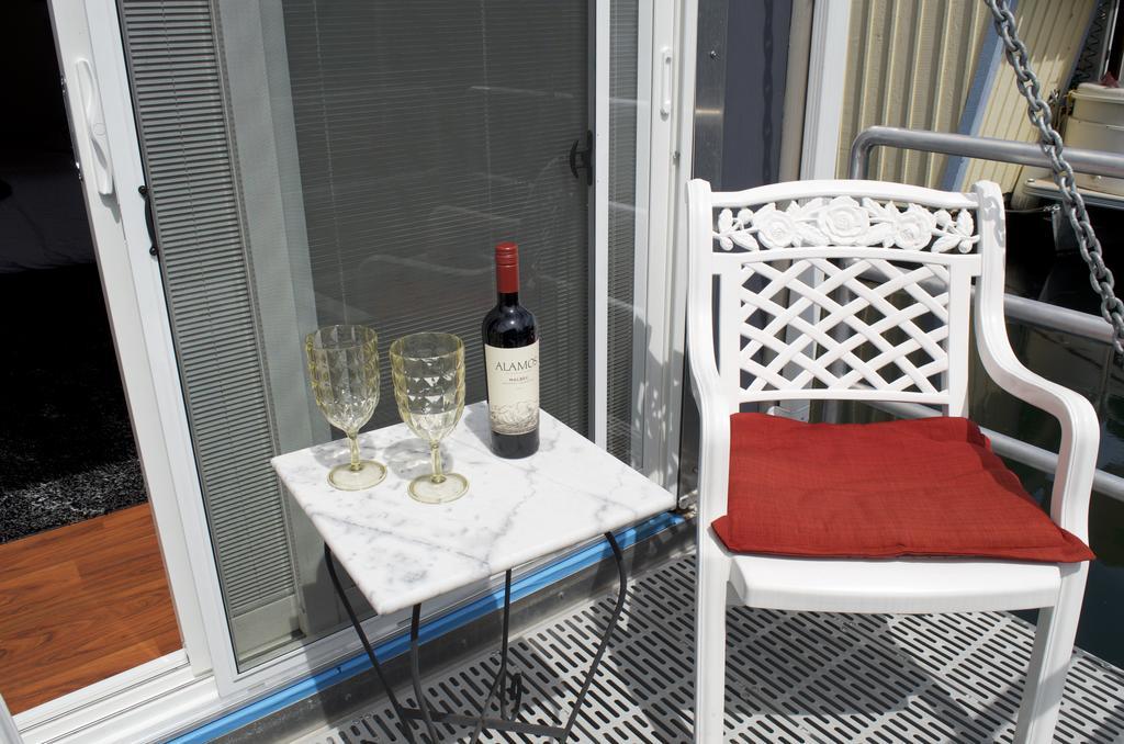 A Float Home B&B In Fisherman'S Wharf Βικτώρια Εξωτερικό φωτογραφία